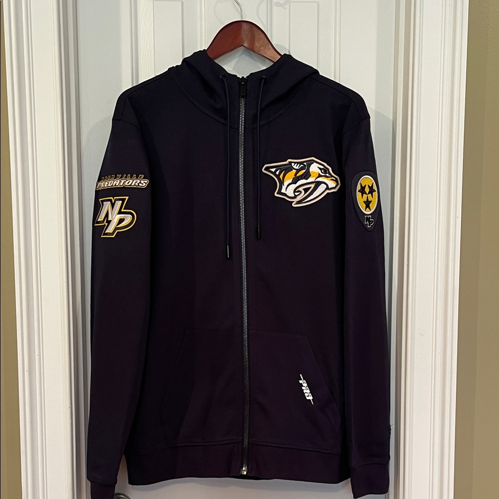 NWT 🏷️ Nashville Predators Navy Full-Zip Hoodie (Large)